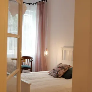 https://singer-apartment-old-town.krakowhotelspoland.com